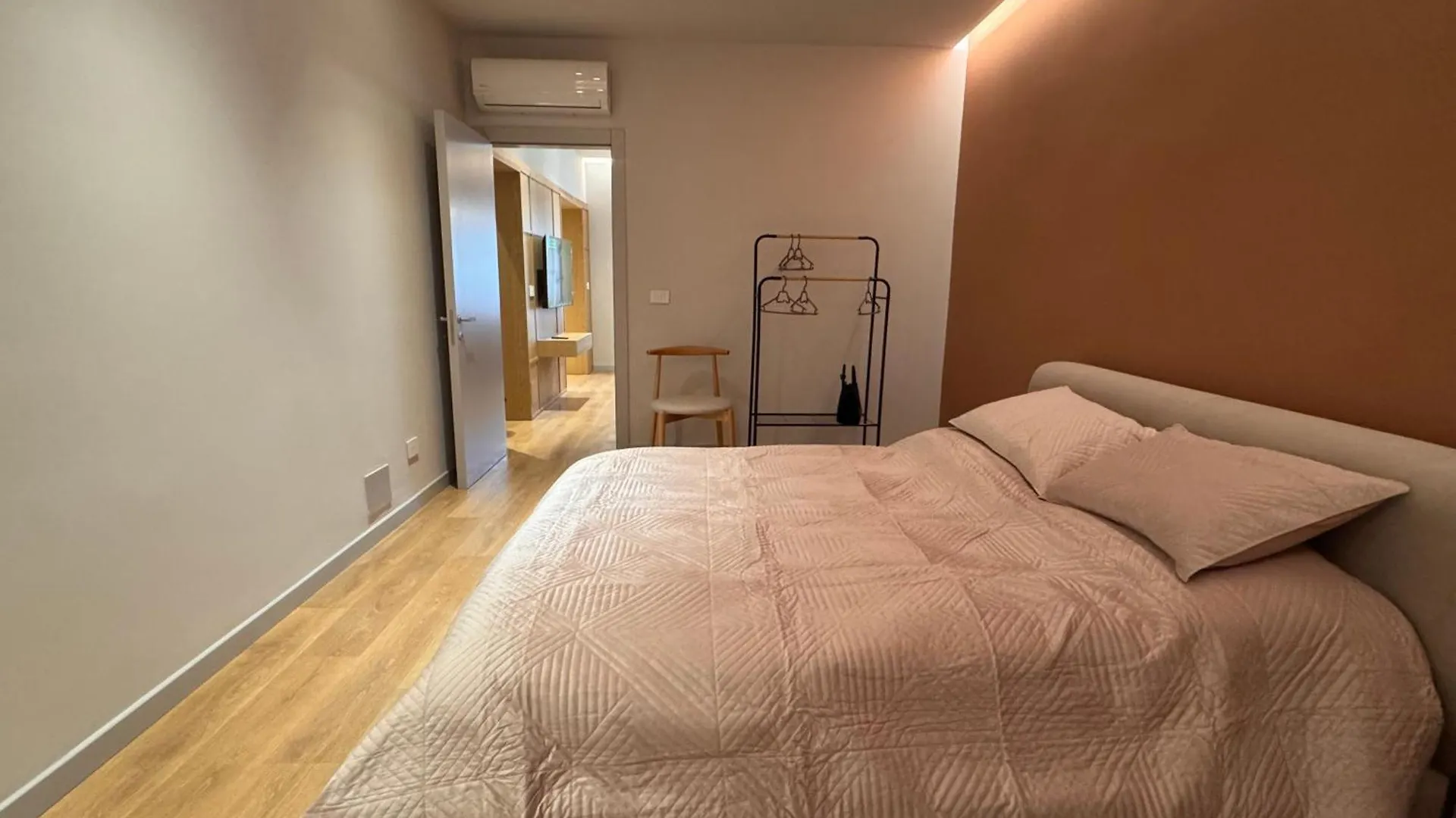 טיראנה Chic Apt With New Bazaar View אלבניה