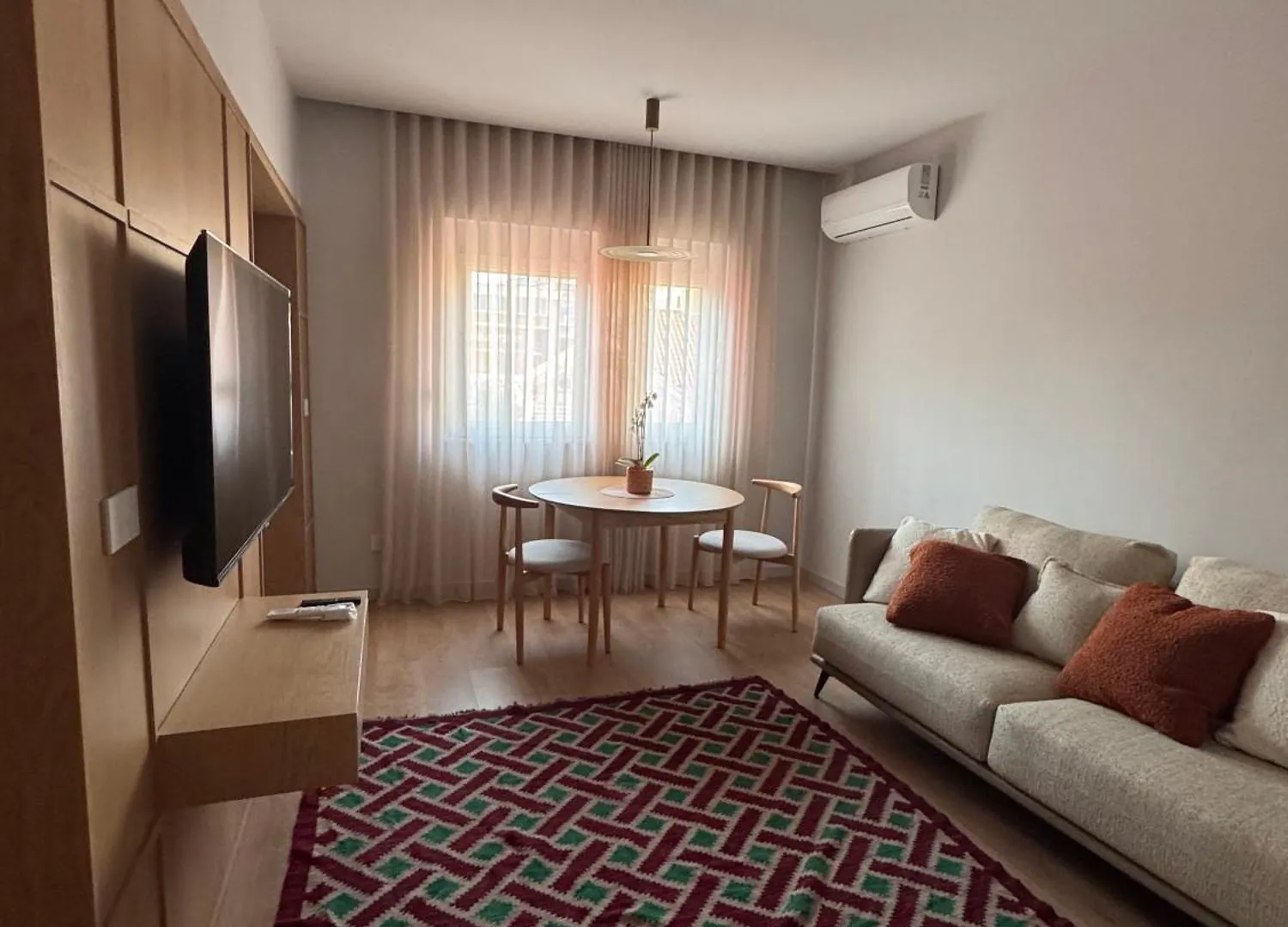 טיראנה Chic Apt With New Bazaar View אלבניה