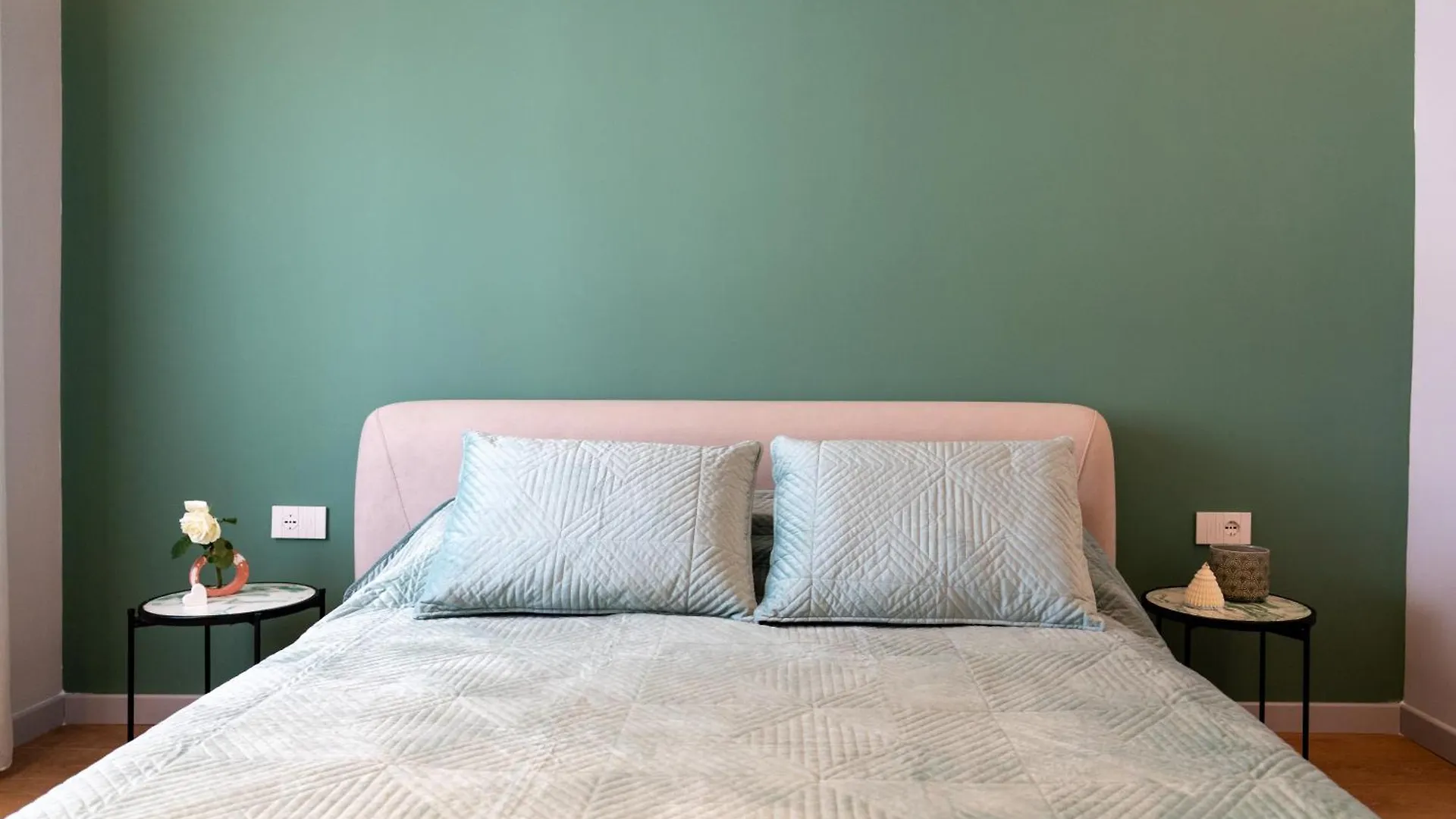 טיראנה Chic Apt With New Bazaar View 0*,  אלבניה