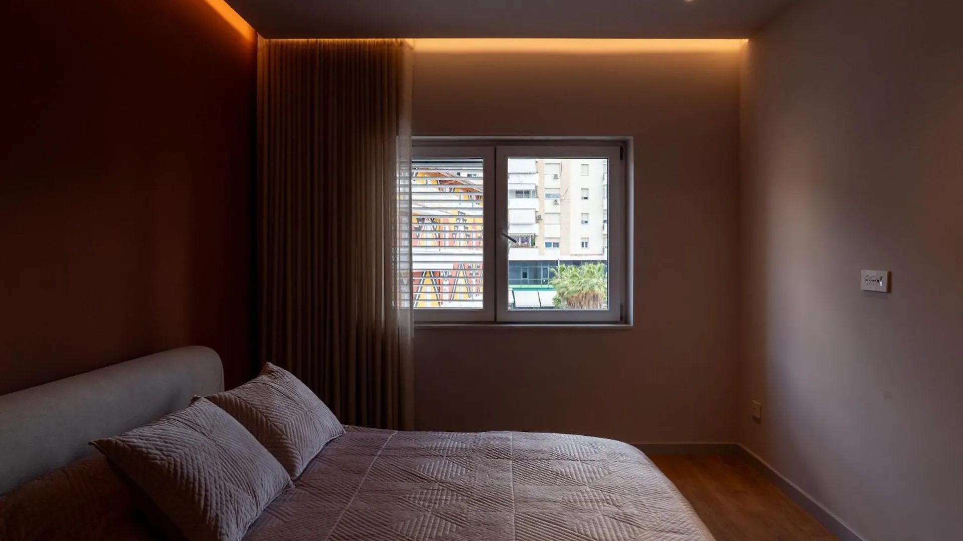 דירה טיראנה Chic Apt With New Bazaar View אלבניה