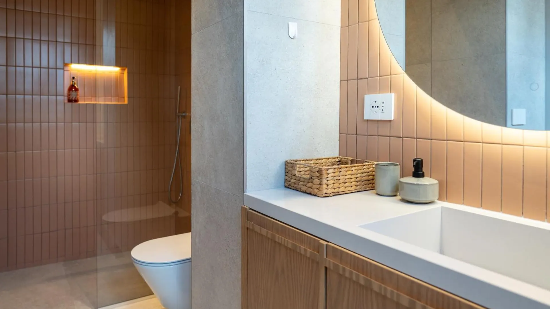 טיראנה Chic Apt With New Bazaar View אלבניה