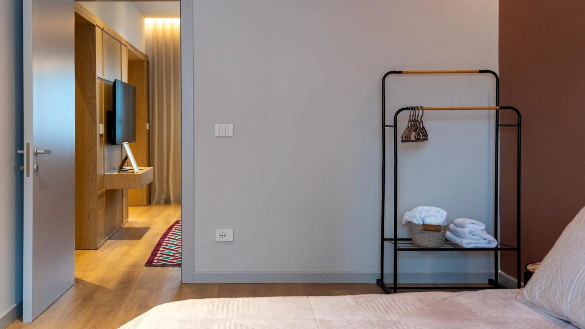 טיראנה Chic Apt With New Bazaar View
