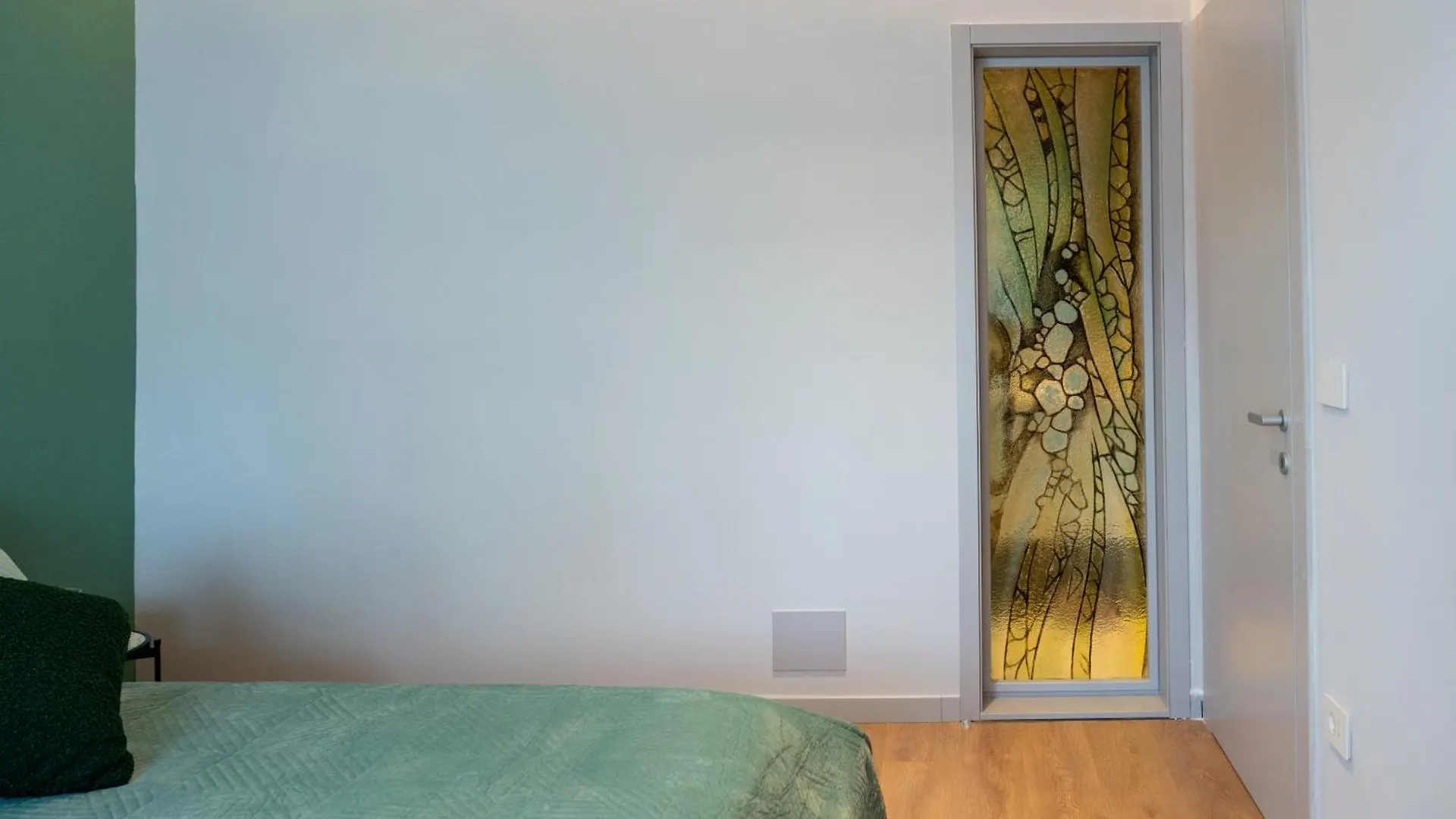 דירה טיראנה Chic Apt With New Bazaar View