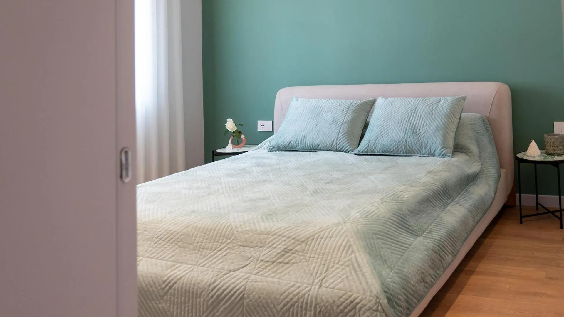 טיראנה Chic Apt With New Bazaar View 0*,  אלבניה